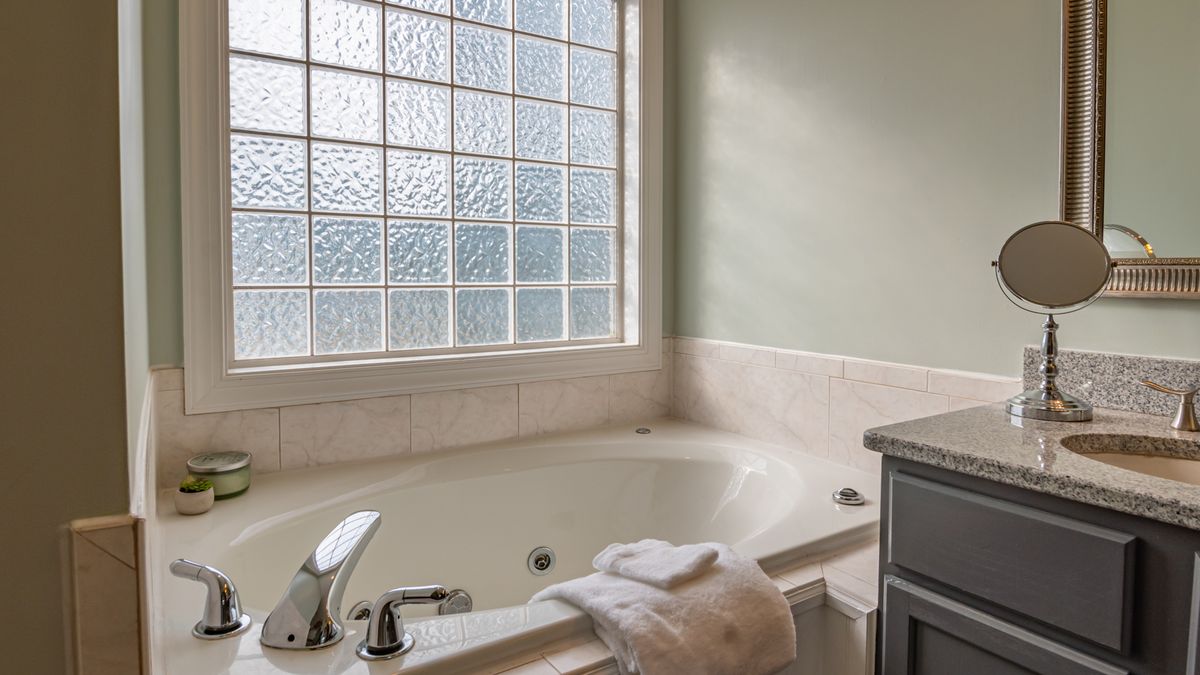 El baño es uno de los lugares que junta mal olor con más frecuencia.