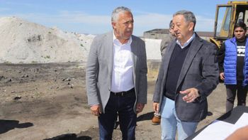 Cornejo le autorizó a Celso Jaque una toma de deuda de $2.400 millones para obras Cornejo le autorizó a Celso Jaque una toma de deuda de $2.400 millones para obras