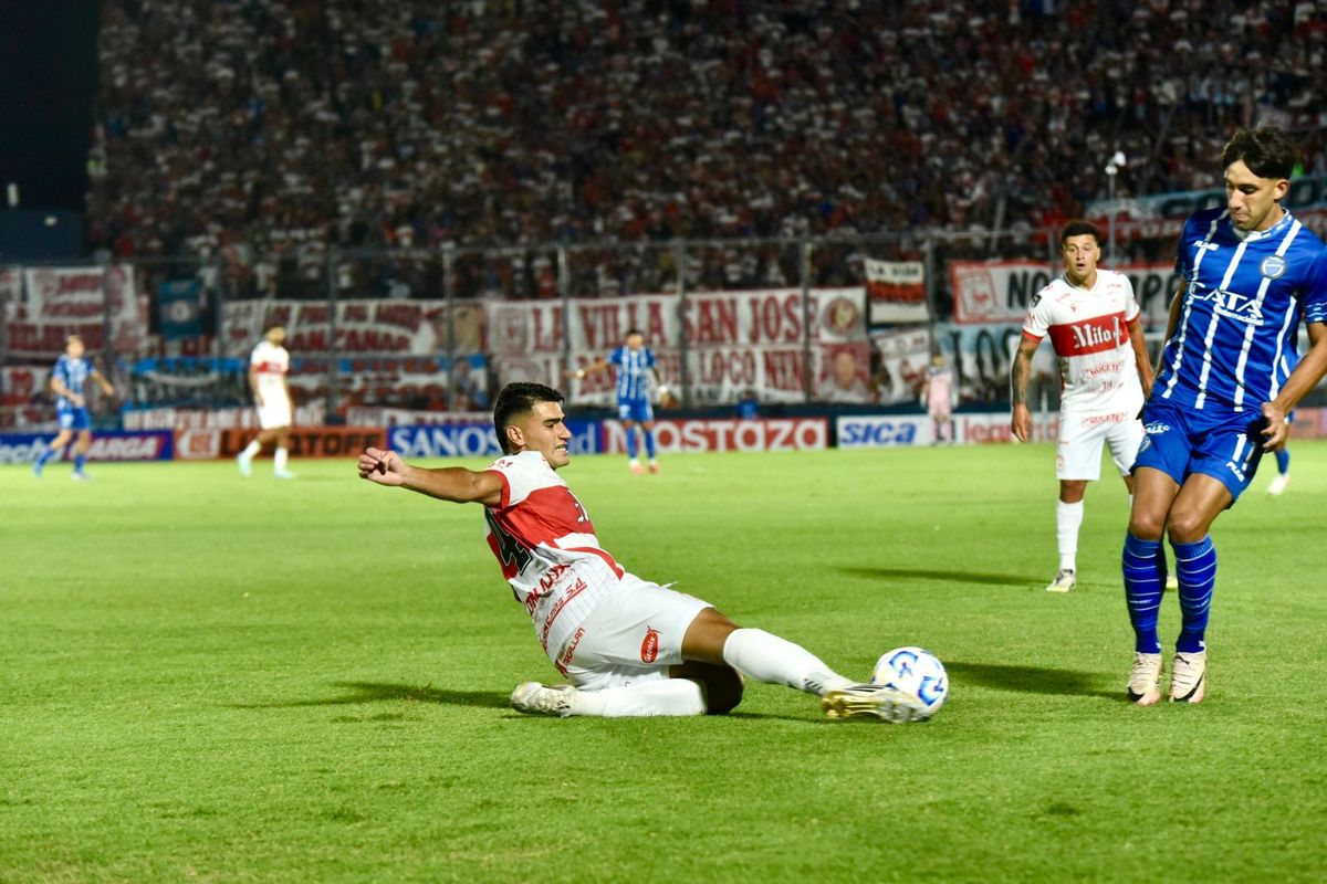 Godoy Cruz y Deportivo Morón juegan en cancha de Tigre.