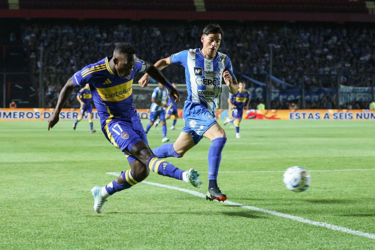 Advíncula fue el capitán de Boca.