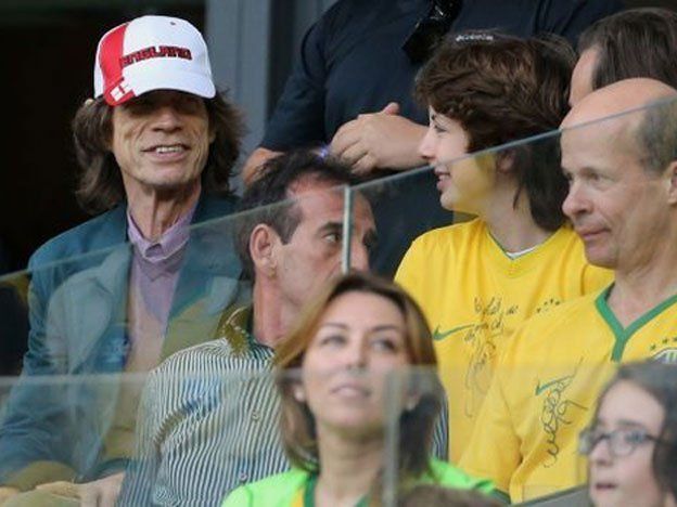 Mick Jagger se defendió de los que lo tildan de mufa