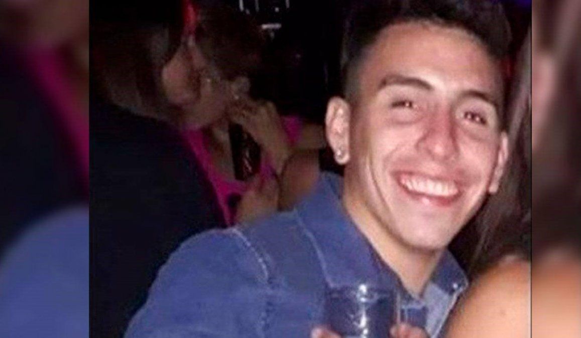 Carlos Orellano fue a bailar a un boliche, y horas después fue encontrado sin vida en el río Paraná. Dos policías y dos patovicas están impotados por el homicidio del joven