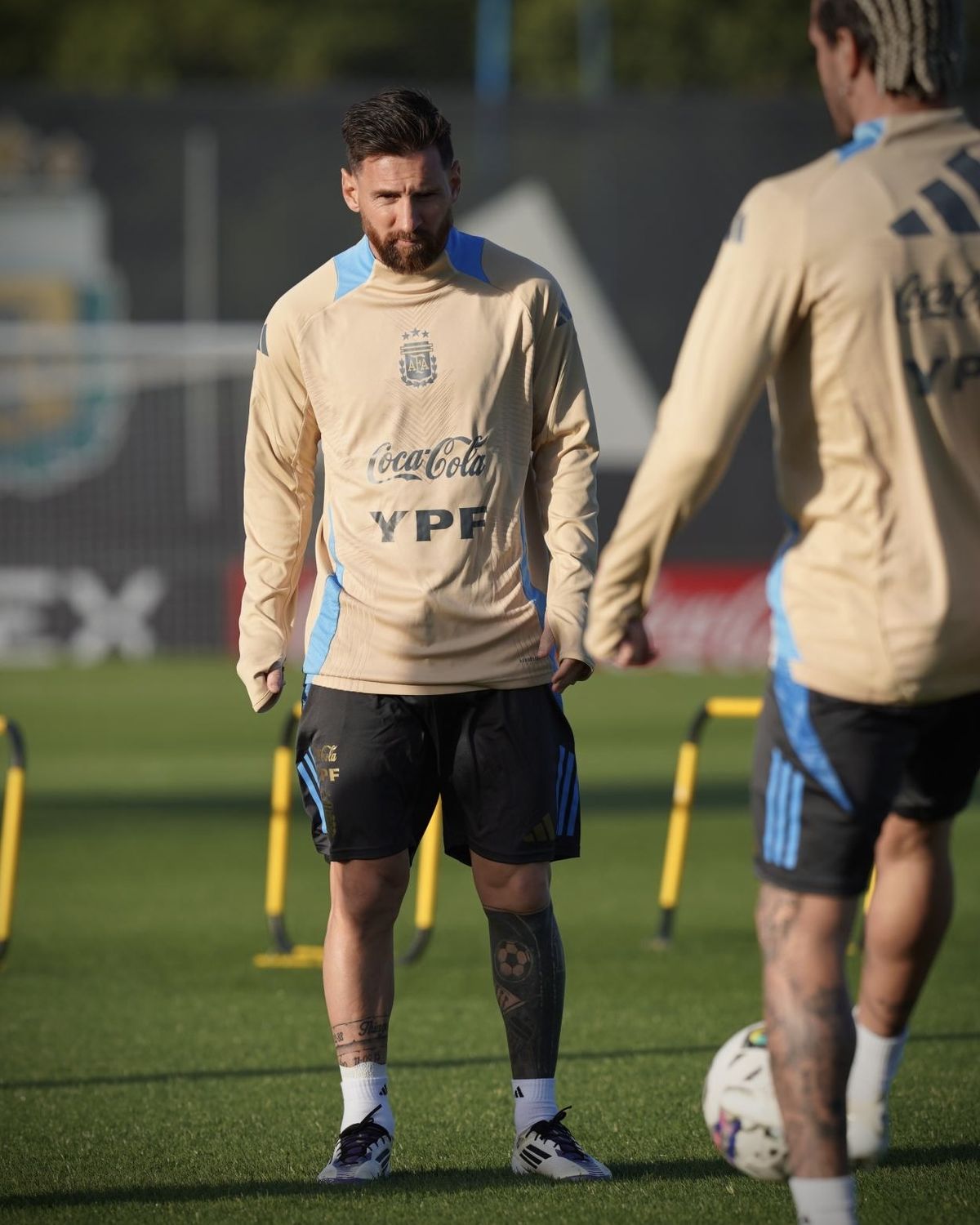 Lionel Messi y Rodrigo De Paul en el entrenamiento de la Selección argentina. Lionel Messi y Rodrigo De Paul en el entrenamiento de la Selección argentina. 
