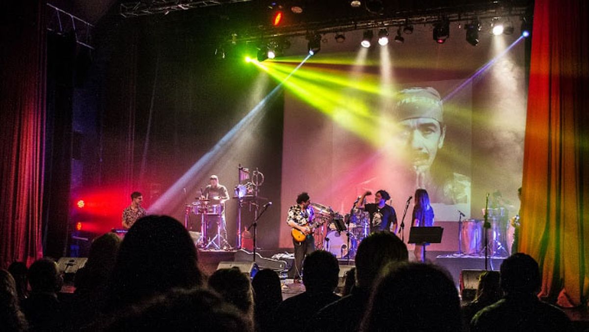 Supernatural, un espectacular homenaje a Carlos Santana. Supernatural, un espectacular homenaje a Carlos Santana.