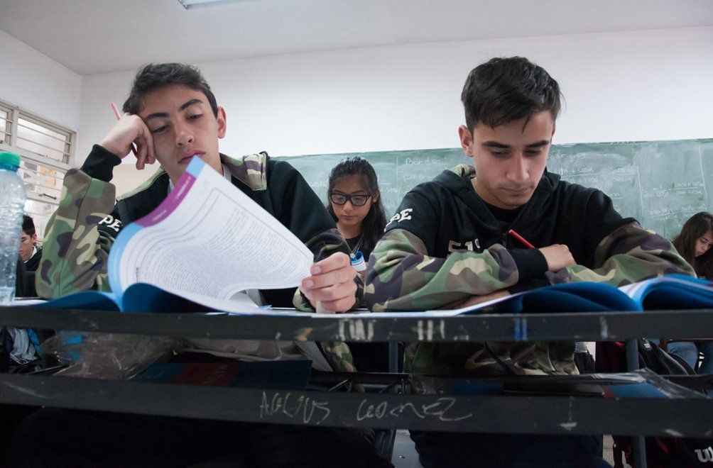 El objetivo de la DGE es que los estudiantes rindan y terminen la secundaria.