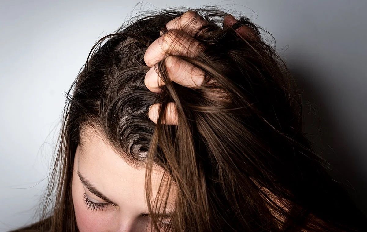 Si quieres combatir el cabello graso no deberías lavarlo todos los días. Imagen de archivo. Si quieres combatir el cabello graso no deberías lavarlo todos los días. Imagen de archivo.