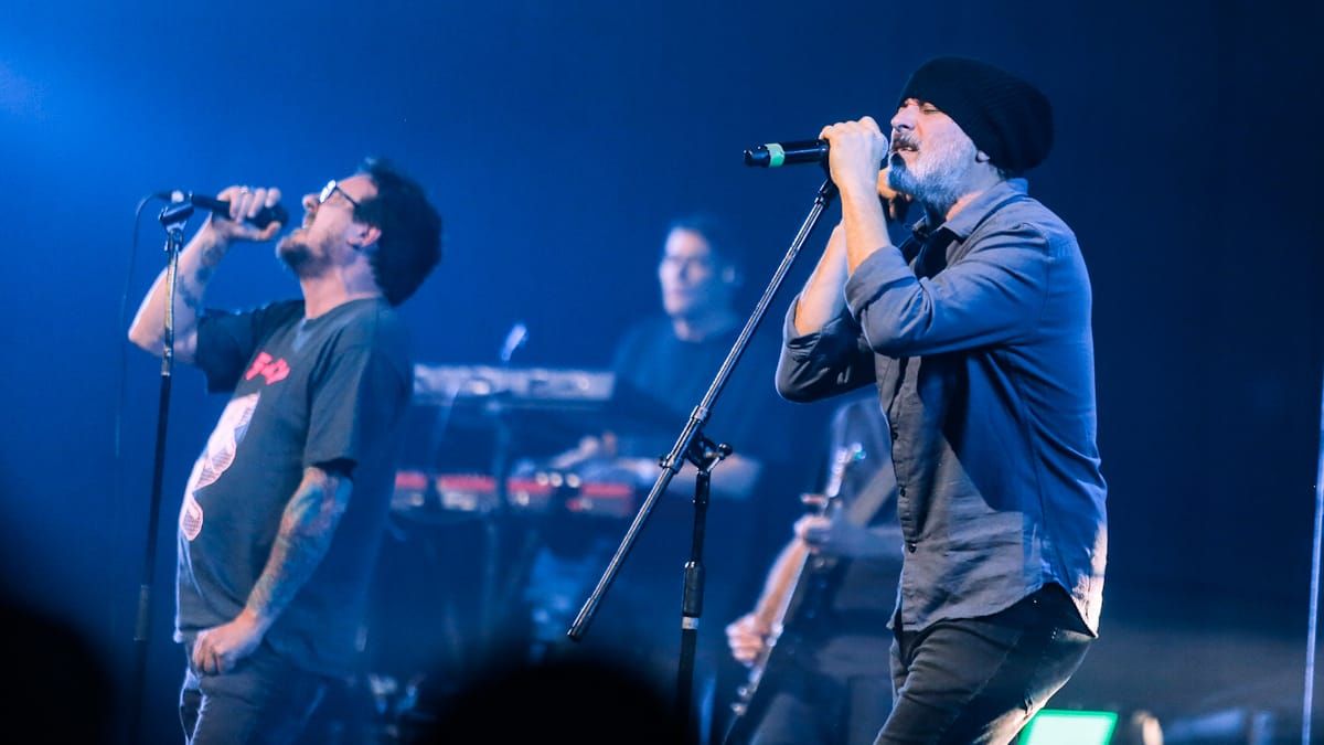 La banda continuará su gira musical por varios países. La banda continuará su gira musical por varios países.