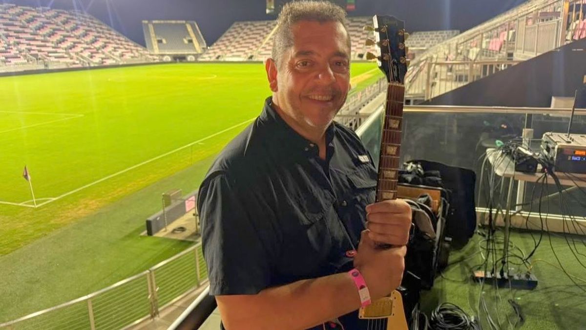“Yo creo que si hubiese ido a otra ciudad no hubiese podido aguantar todo lo que ha aguantado acá en Miami. Esto es tan familiar”, explica. “Yo creo que si hubiese ido a otra ciudad no hubiese podido aguantar todo lo que ha aguantado acá en Miami. Esto es tan familiar”, explica.