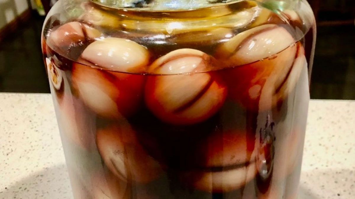 Las cebollitas en escabeche se hacen rápido y es una receta que sale deliciosa. Las cebollitas en escabeche se hacen rápido y es una receta que sale deliciosa.