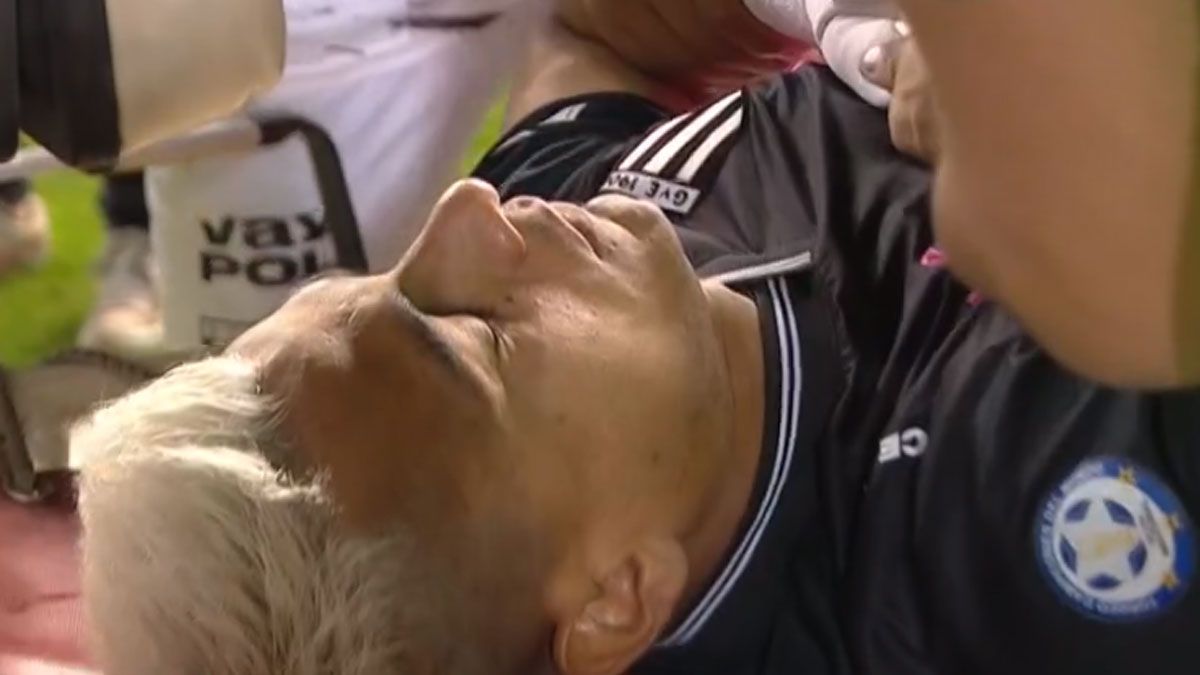 Brian Olivera, arquero de Gimnasia y Esgrima, no pudo seguir jugando por la agresión y el partido ante Quilmes fue suspendido.