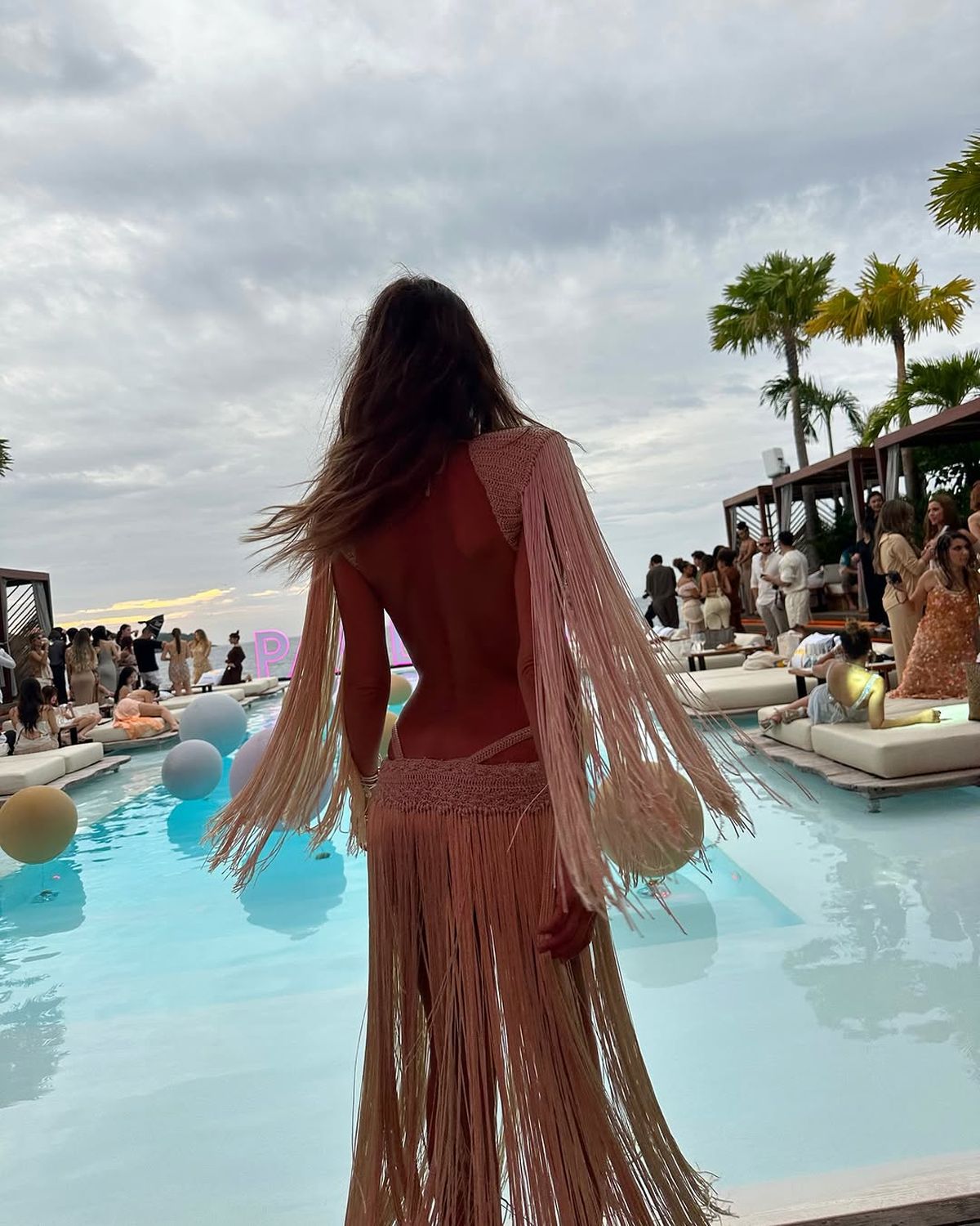 Desde Tailandia, Pampita estrena transparencias crochet en clave XS, flecos y más. Desde Tailandia, Pampita estrena transparencias crochet en clave XS, flecos y más.