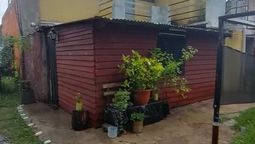 En esta precaria vivienda permanecían cautivas desde 2018 una mujer y su hija, en cercanías de la ruta 2, en La Plata, por un hombre que fue detenido