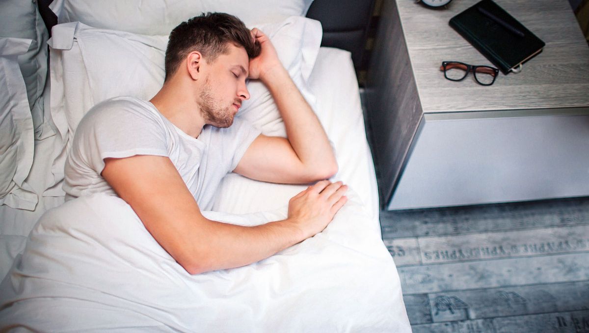 Qué significa dormir siempre del lado derecho de la cama, según la psicología del comportamiento