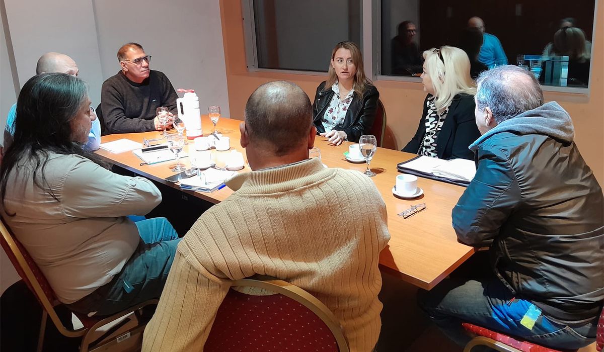 Encuentro de Carlos Weiner y Cynthia Maggioni, autoridades del Ente de Turismo, con representantes de AEHGA. Encuentro de Carlos Weiner y Cynthia Maggioni, autoridades del Ente de Turismo, con representantes de AEHGA.