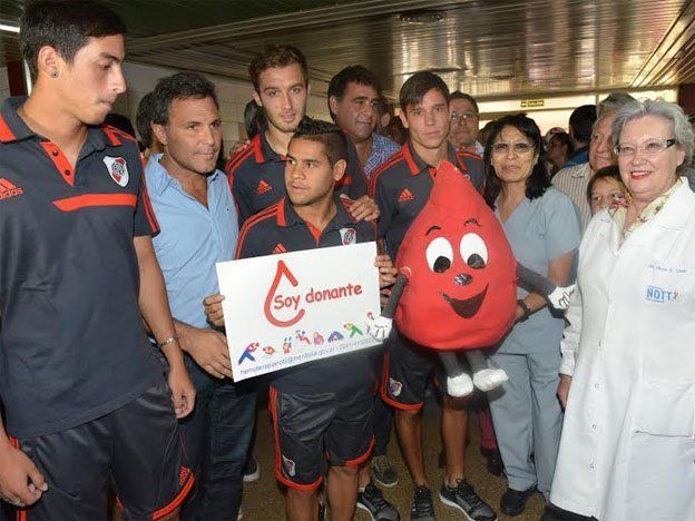 River solidario: jugadores y dirigentes visitaron el hospital Notti