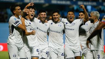 Independiente Rivadavia venció a Estudiantes de Río Cuarto y recuperó el liderazgo de su zona Independiente Rivadavia venció a Estudiantes de Río Cuarto y recuperó el liderazgo de su zona