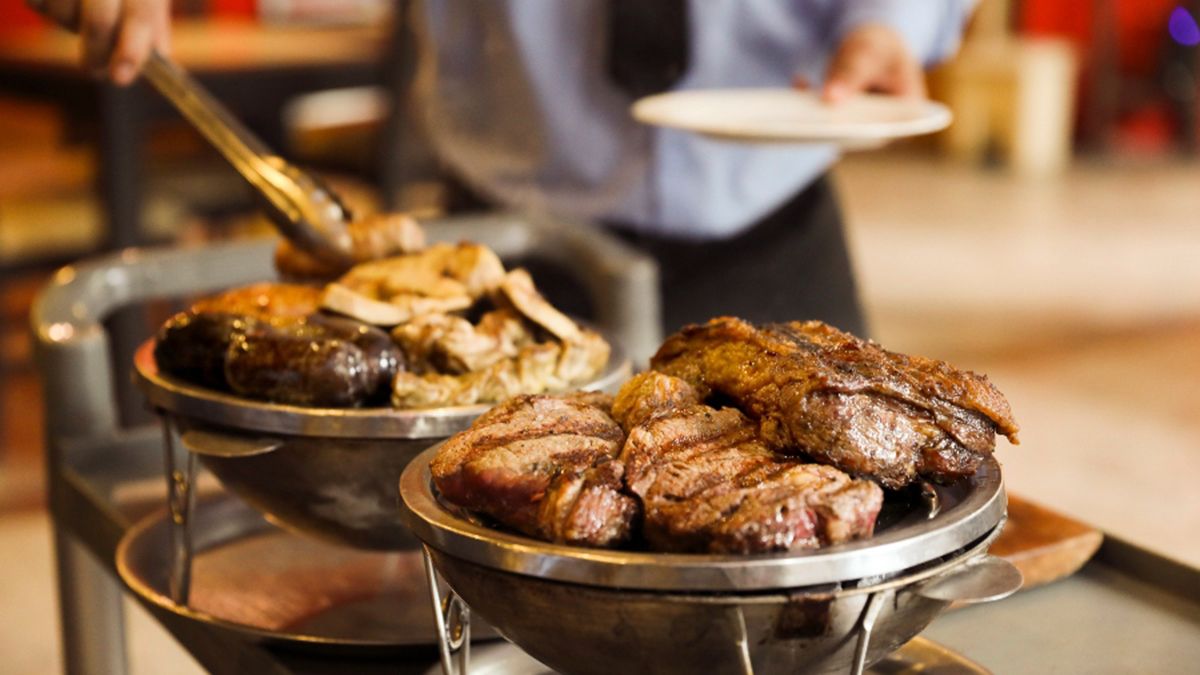 El influencer comió rabas, vitel toné, parrillada y langostinos a un precio increíble El influencer comió rabas, vitel toné, parrillada y langostinos a un precio increíble