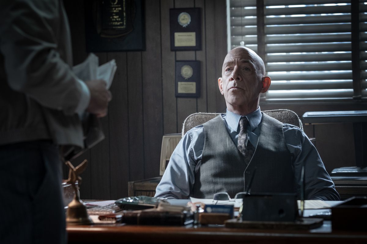 J. K. Simmons protagoniza la serie. Imagen: Prime Video.