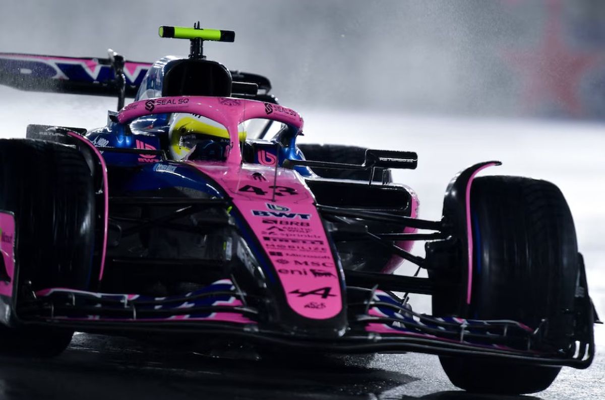 Franco Colapinto sufri&oacute; un toque apenas comenz&oacute; la carrera.