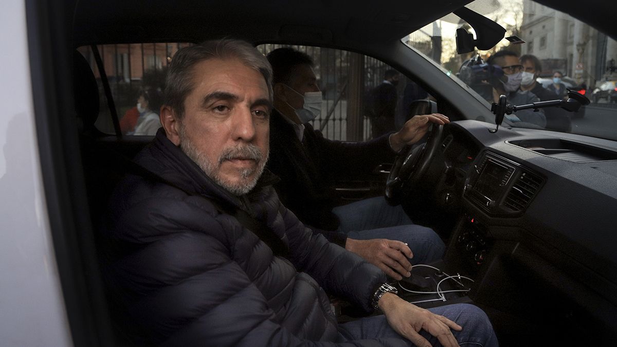 E﻿l exjefe de Gabinete de Néstor y Cristina Kirchner, Aníbal Fernández, aseguró que fue a la Casa Rosa para hablar de política con el Presidente, en medio de las renuncias en el Gobierno nacional.