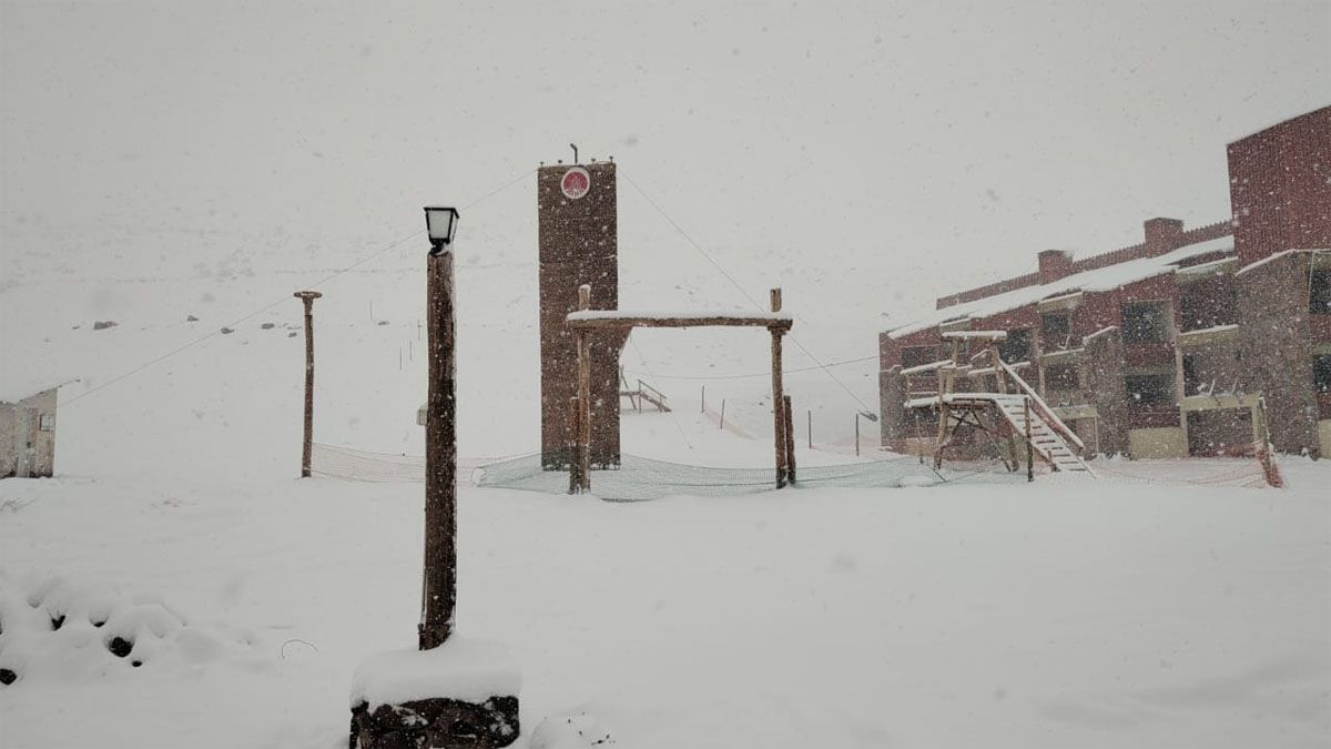 Penitentes amaneció de blanco este domingo luego del paso de un temporal. Penitentes amaneció de blanco este domingo luego del paso de un temporal.
