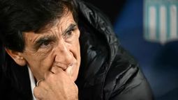 Gustavo Costas ya no es más el DT de Racing y los hinchas reaccionaron. Gustavo Costas ya no es más el DT de Racing y los hinchas reaccionaron.