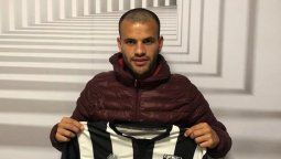 El juvenil Franco Carrasco firmó su primer contrato profesional con Gimnasia