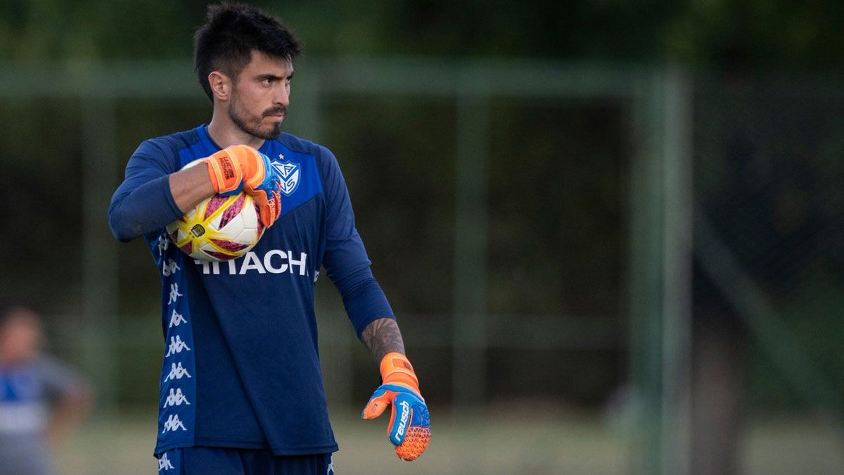 El futuro de Lucas Hoyos y Ricardo Centurión: Vélez tomó una drástica  decisión