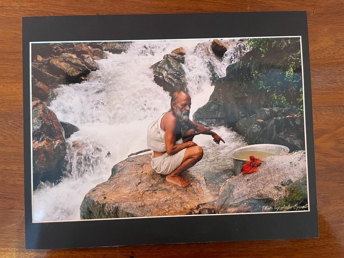 Su sensibilidad al posar el ojo en el lente da como resultado una fotografía que conmueve. Su sensibilidad al posar el ojo en el lente da como resultado una fotografía que conmueve.