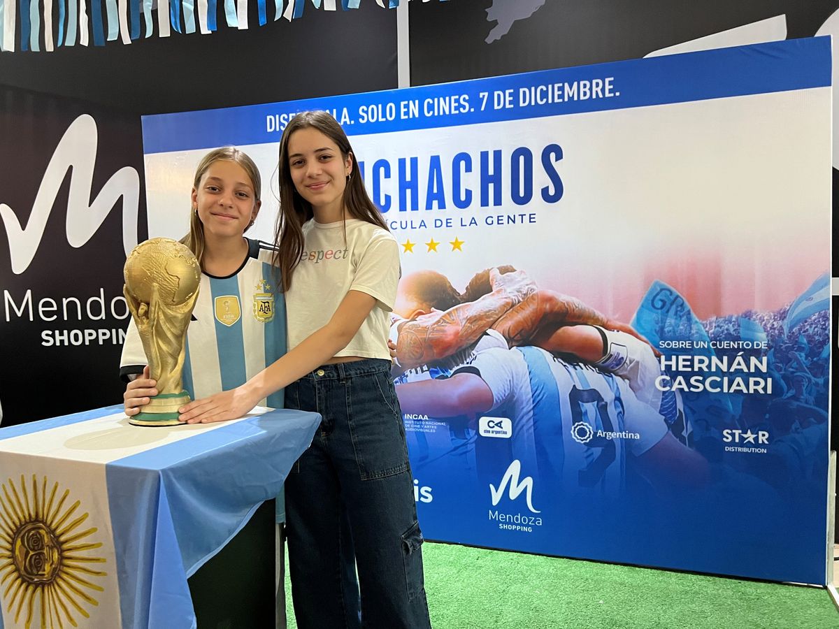 Catalina y Mercedes Roig con la Copa del Mundo Catalina y Mercedes Roig con la Copa del Mundo