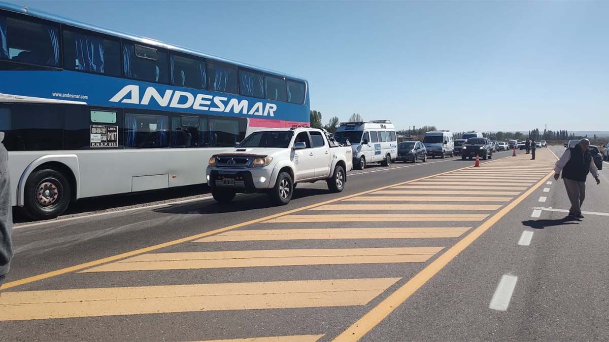 Desde San Carlos salió una parte de la caravana en contra de las resoluciones del INAI en beneficio de comunidades mapuches por el reconocimiento de tierras en el Sur.