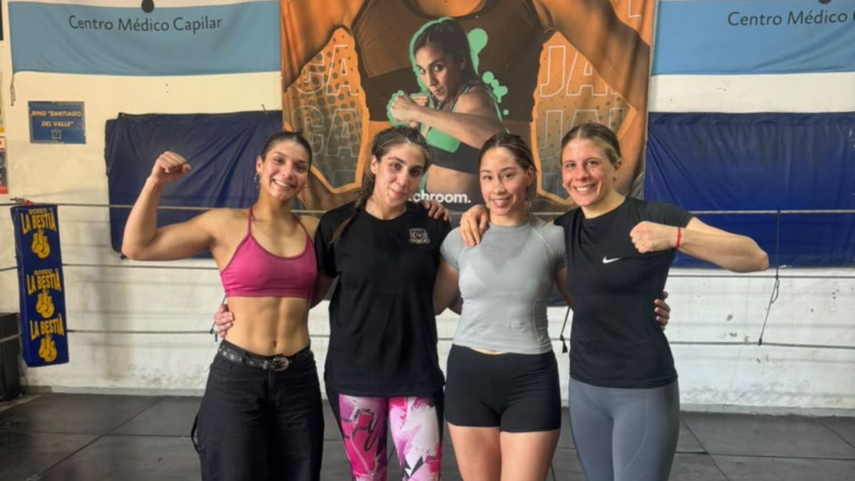 Durísimas sesiones de sparring en La Boca. Brisa Alfonzo junto a la encumbrada Karen Caravajal (a la izquierda) y otras boxeadoras del gimnasio Defensores de La Boca. Durísimas sesiones de sparring en La Boca. Brisa Alfonzo junto a la encumbrada Karen Caravajal (a la izquierda) y otras boxeadoras del gimnasio Defensores de La Boca.