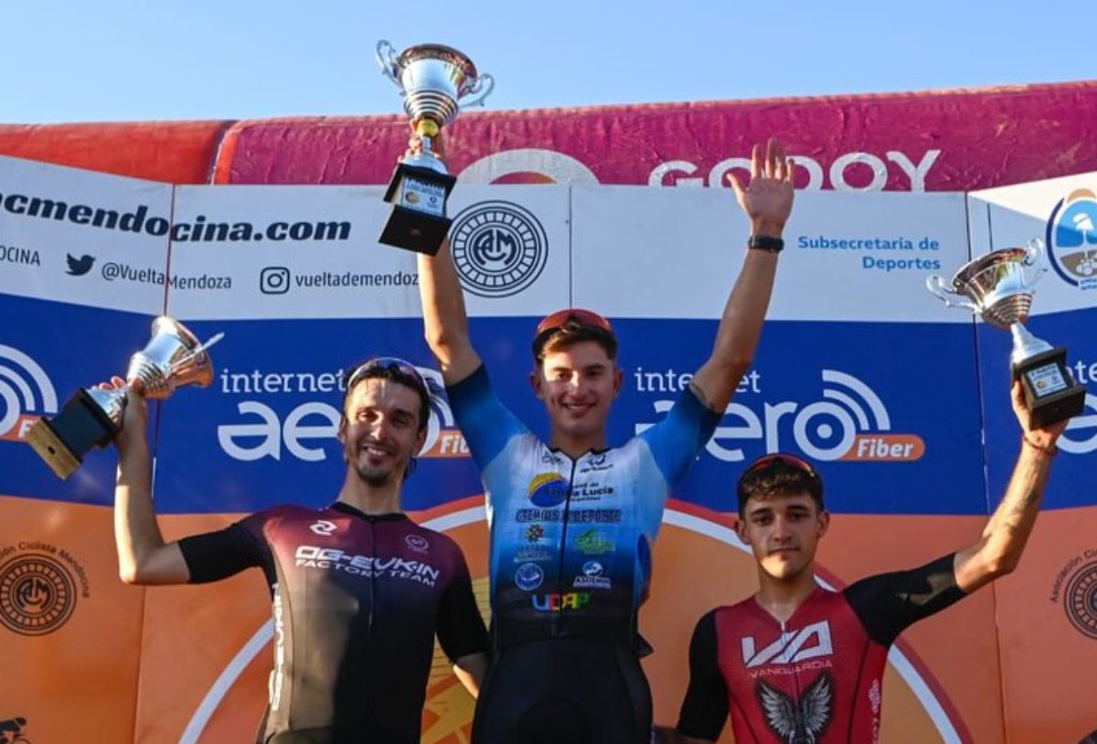 Los tres primeros de la Vuelta de Mendoza tras la etapa inicial. Los tres primeros de la Vuelta de Mendoza tras la etapa inicial.
