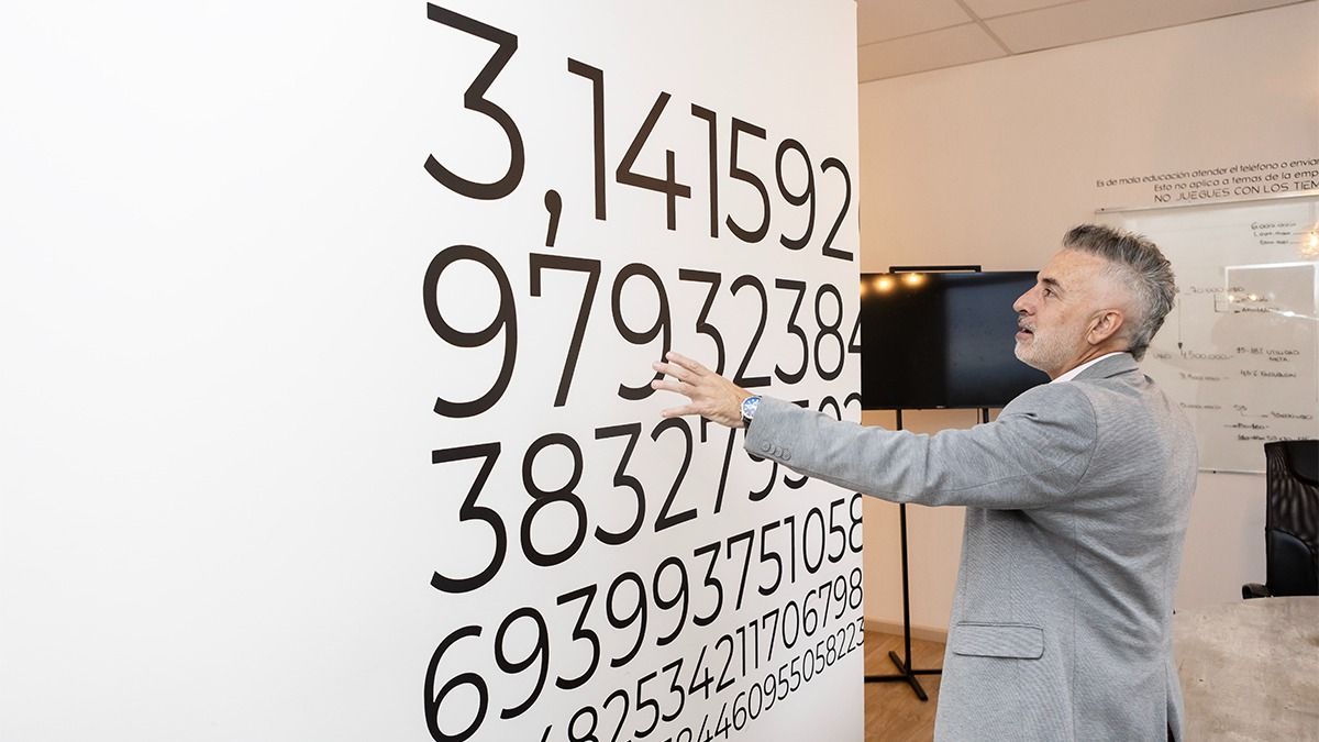 El empresario inmobiliario dice que el costo de la construcción pasó de 700 a 1.320 dólares el metro cuadrado, con lo cual ralentizó sus obras. El empresario inmobiliario dice que el costo de la construcción pasó de 700 a 1.320 dólares el metro cuadrado, con lo cual ralentizó sus obras.