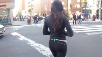 Video: ¿Qué le miran todos a esta mujer?