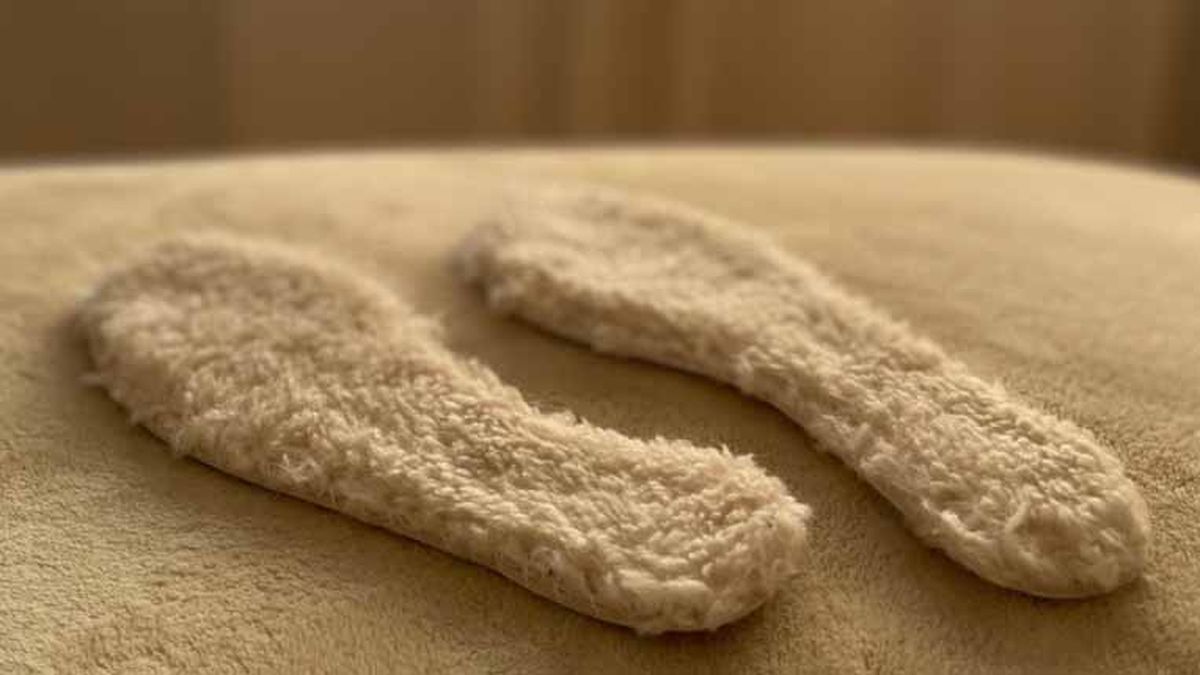 Las plantillas de piel sintética de corderito son una alternativa más barata para tener los pies calentitos. Las plantillas de piel sintética de corderito son una alternativa más barata para tener los pies calentitos.