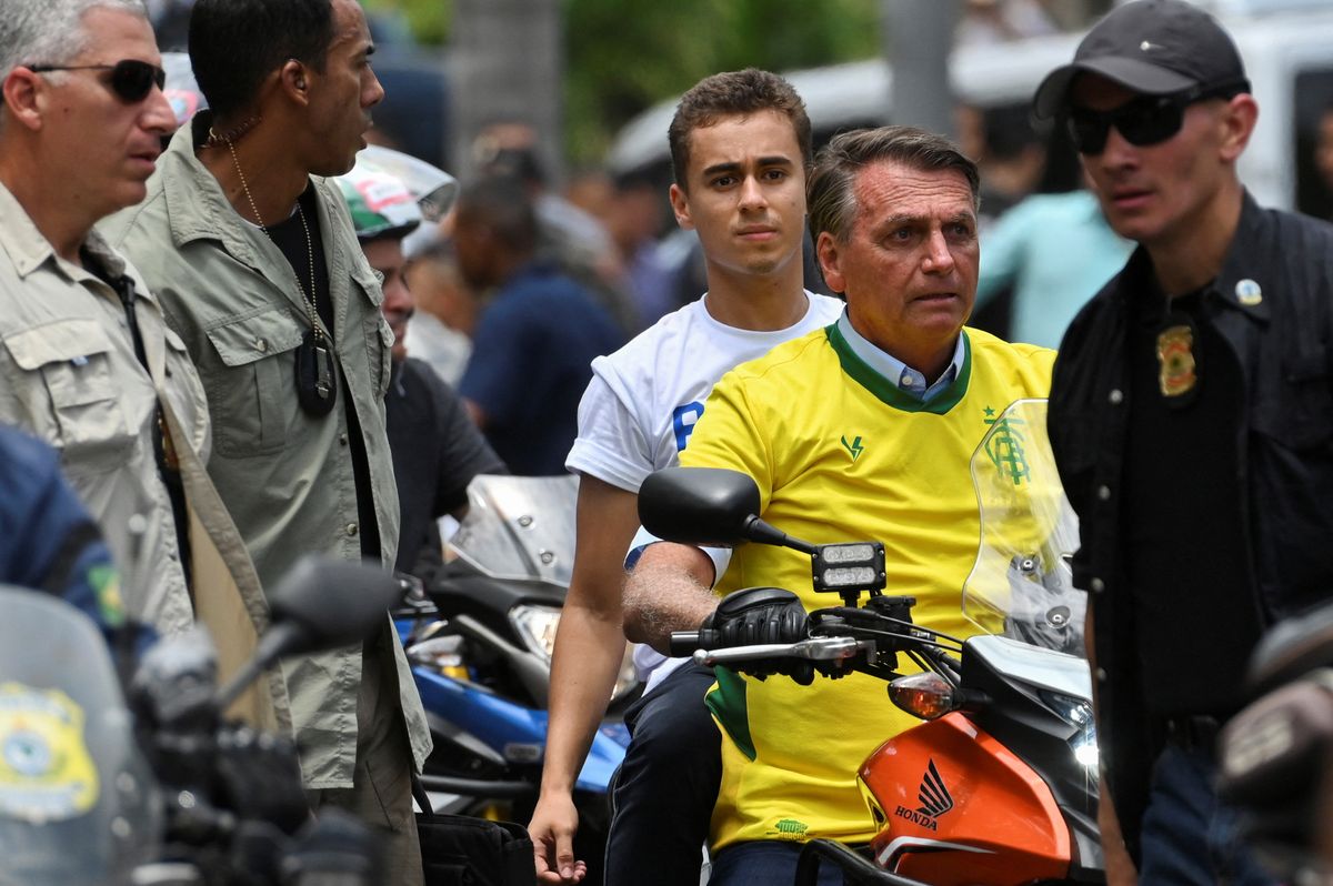 Bolsonaro hizo cierre de campaña con una caravana en moto.