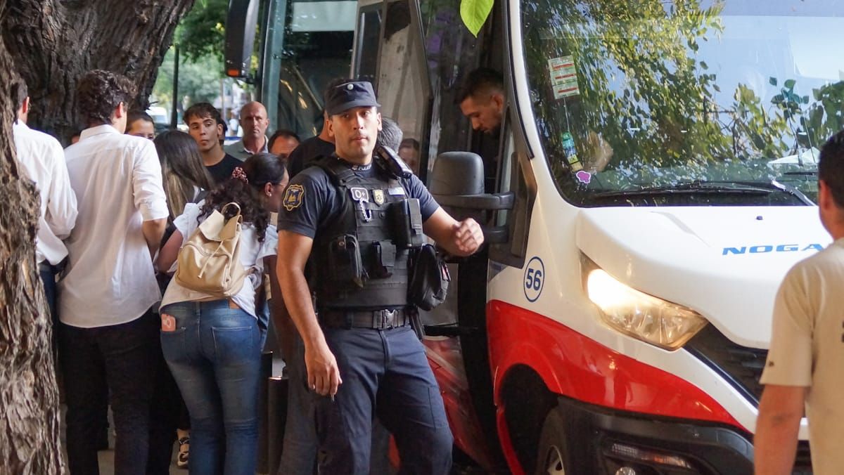 Mucho pesar se observó en la llegada de los compañeros de Franchesca. Mucho pesar se observó en la llegada de los compañeros de Franchesca.
