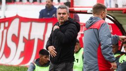Sergio Toti Arias, DT de Huracán Las Heras, disfrutó el triunfo ante el Atlético San Martín.