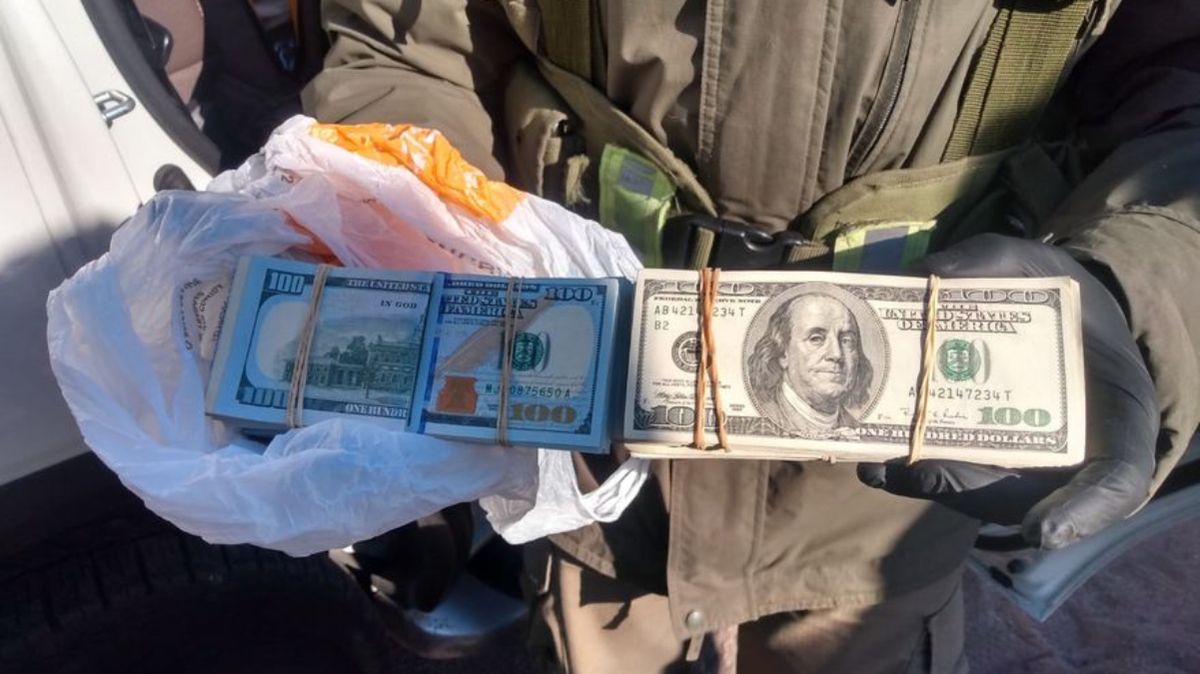 Viajaban a Mendoza con más de $10 millones y casi 32 mil dólares