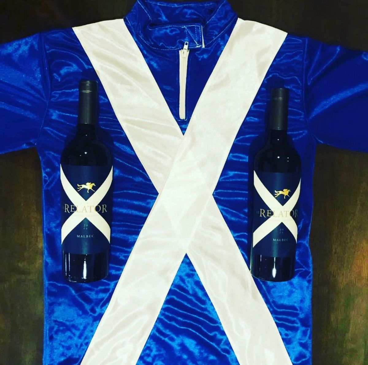 La chaquetilla que representaba a los caballos que pertenecían al abuelo de Fernando, y que sirvieron de modelo para las etiquetas de los primeros vinos del Flaco.