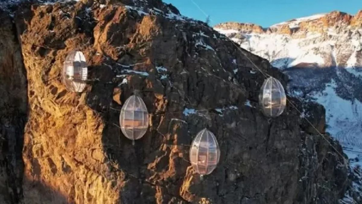 El hotel se encuentra encapsulado en plena montaña, llegando por El Chaltén y será inaugurado en diciembre El hotel se encuentra encapsulado en plena montaña, llegando por El Chaltén y será inaugurado en diciembre