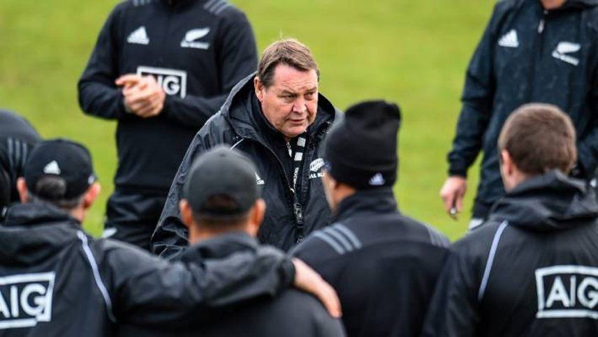 El entrenador de los All Blacks dio de baja a cinco jugadores