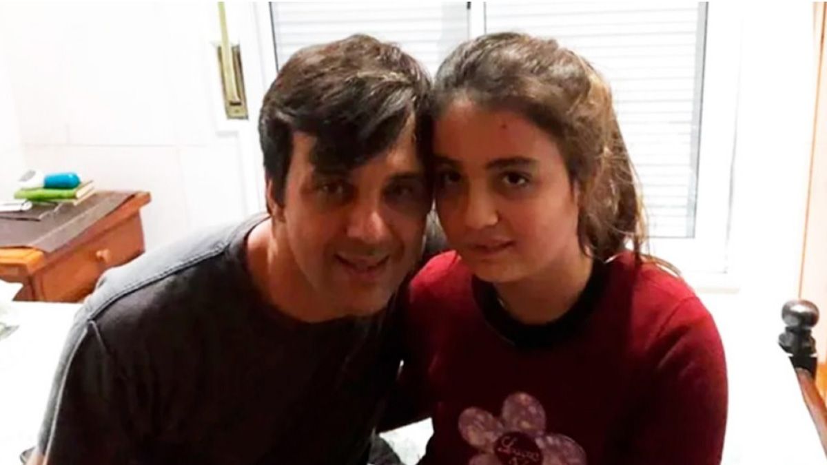 Damián Grottini, el supuesto triple homicida, junto a su hija Ailen, de 10 años, quien murió en 2021