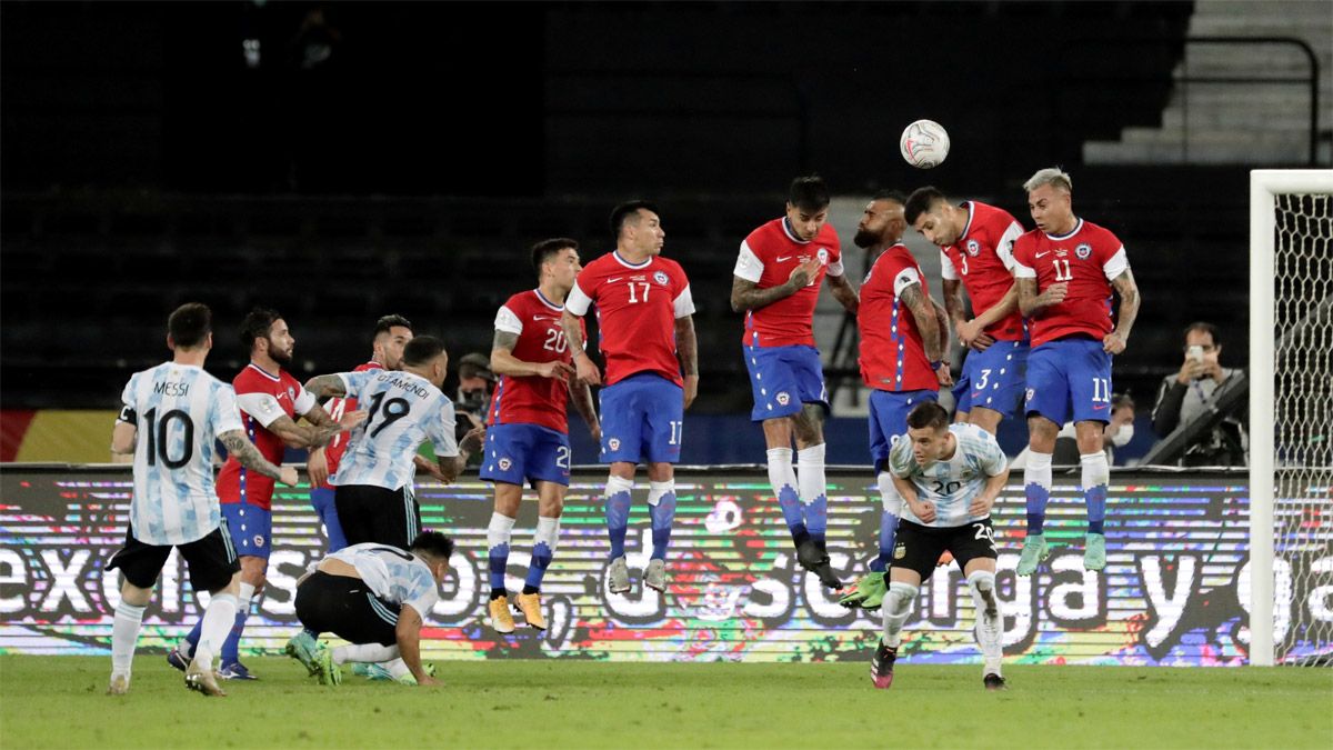Argentina inició la Copa América igualando 1-1 con Chile