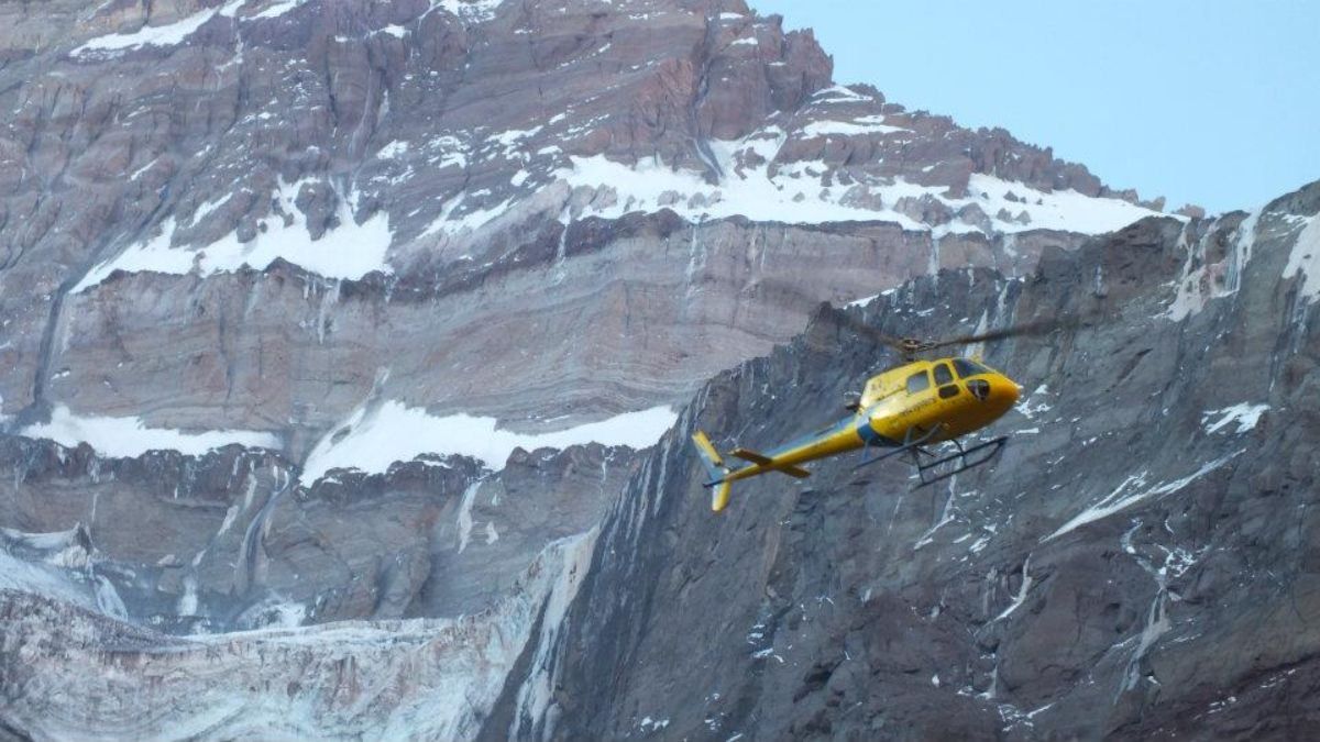 El helicóptero que realiza las evacuaciones en el Parque Provincial Aconcagua