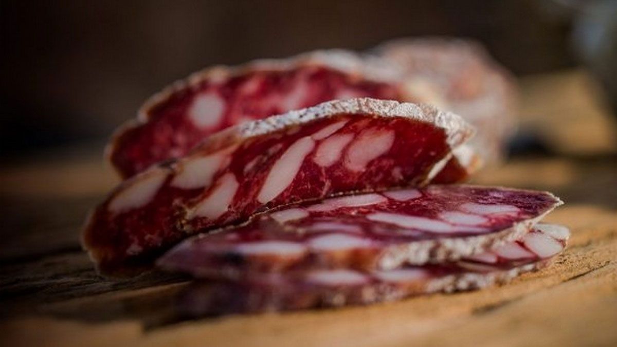 Nada más rico que hacer la receta de salamín casero y compartirla en familia. Nada más rico que hacer la receta de salamín casero y compartirla en familia.