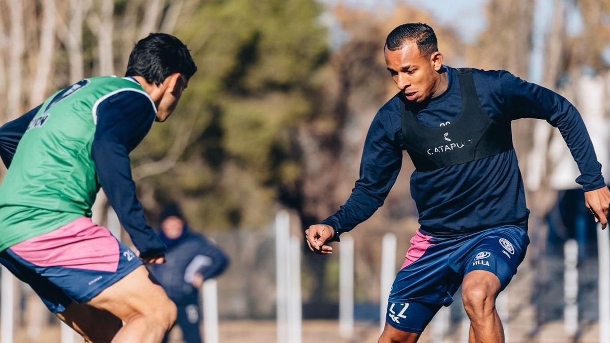 Sebastián Villa, capitán de Independiente Rivadavia será titular ante Barracas Central.