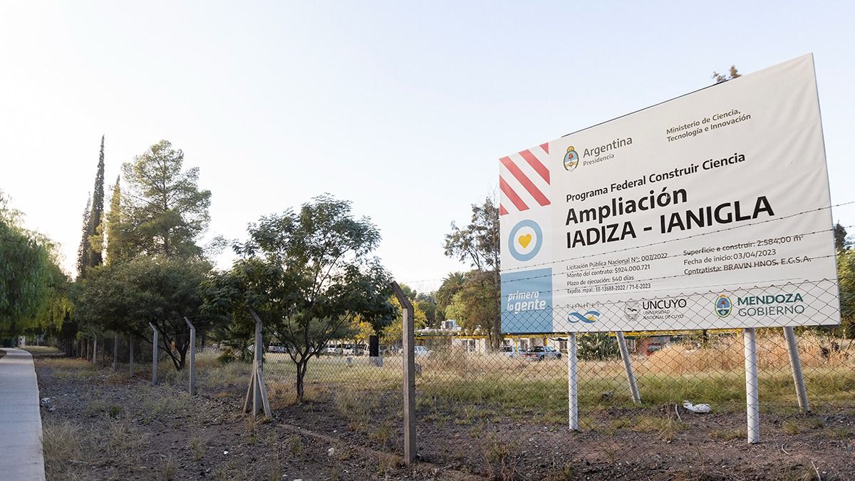 La ampliación del edificio del Conicet también quedó paralizada como tantas otras obras públicas financiadas con fondos nacionales. La ampliación del edificio del Conicet también quedó paralizada como tantas otras obras públicas financiadas con fondos nacionales.