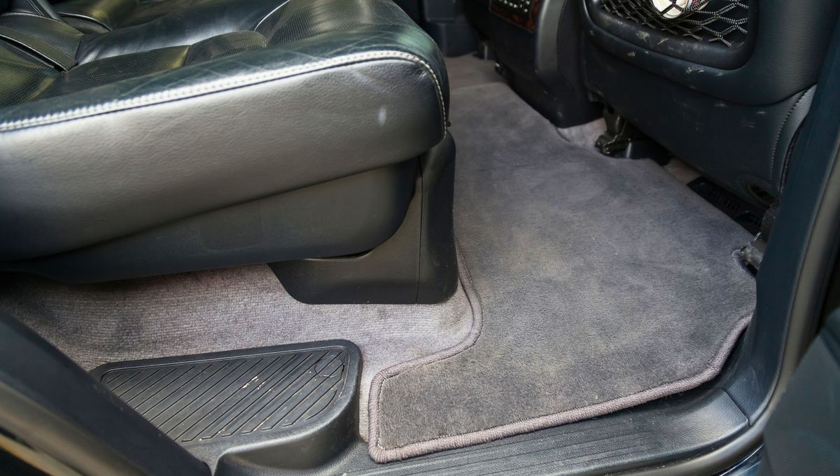 Realiza esta limpieza siempre que laves el auto, para mantener las alfombras impecables y remover las manchas difíciles.  Realiza esta limpieza siempre que laves el auto, para mantener las alfombras impecables y remover las manchas difíciles. 